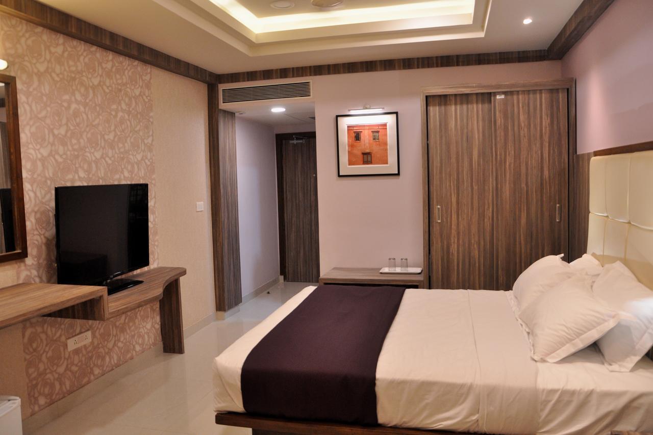 Готель Panaji Residency Екстер'єр фото