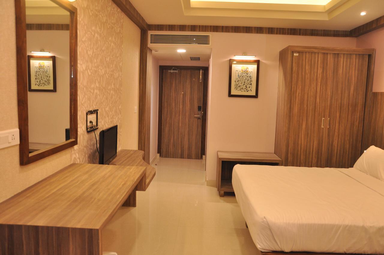 Готель Panaji Residency Екстер'єр фото